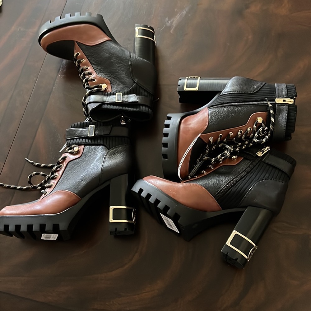 Antonio Melani Perline Leather Lace-Up Chunky Lug Sole Platform Heel Booties. - Picture 2 of 13